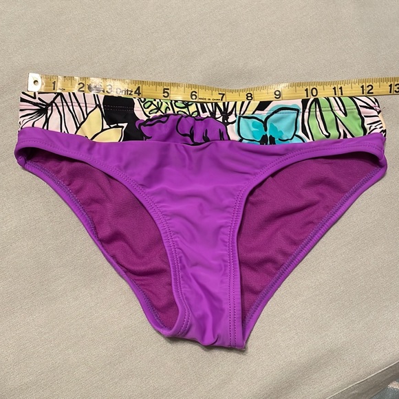 Two Piece Girls Swimsuit. Size 12 - Picture 6 of 11